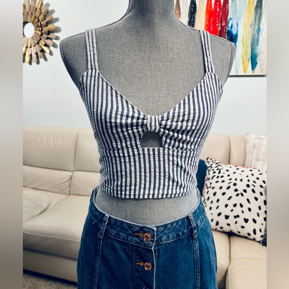 Forever 21 Cropped Cotton Halter Top With Side Zipper Size S